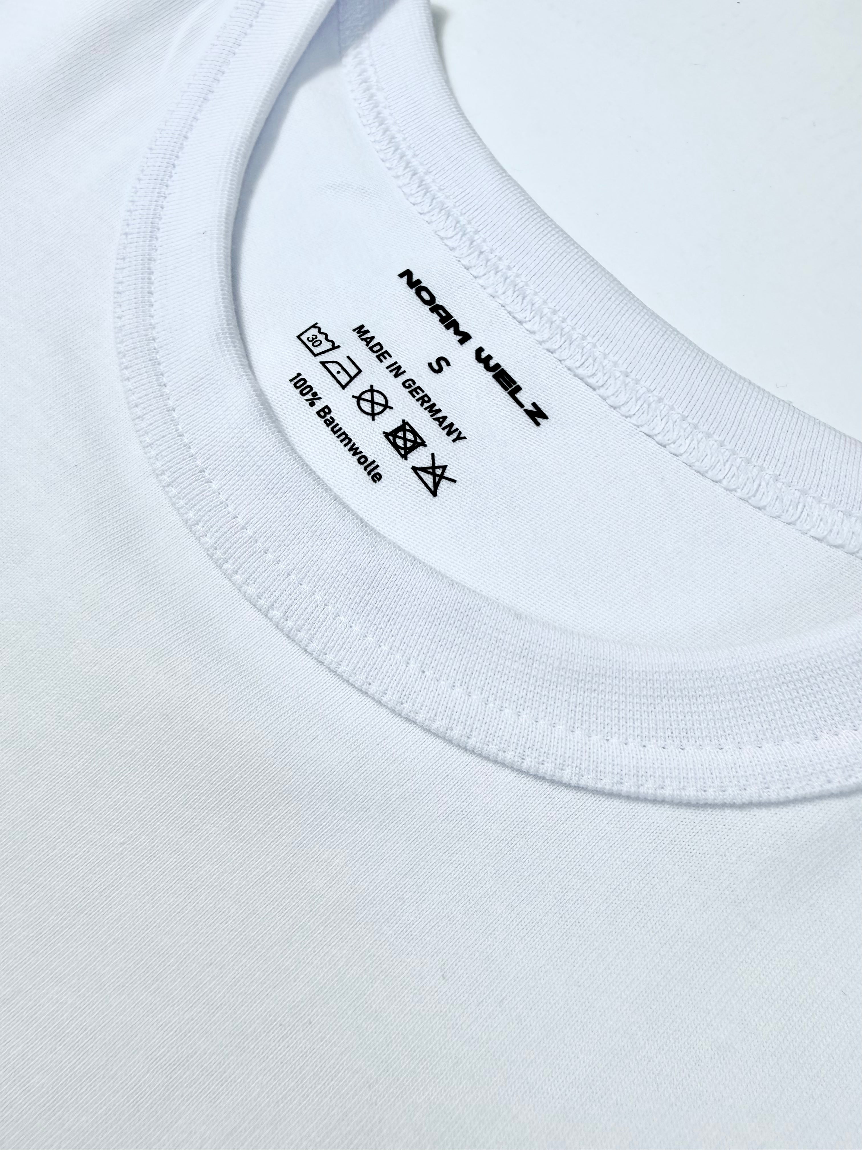 WHITE TEE